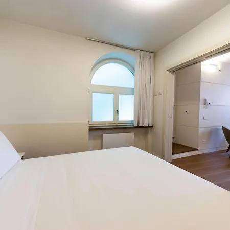 Palace Apartment *